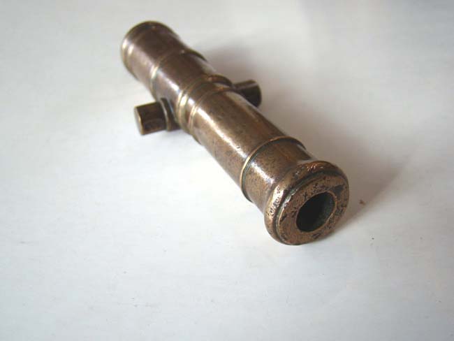 A late 18th or early 19th century miniature bronze cannon circa 1790-1820 — image 2